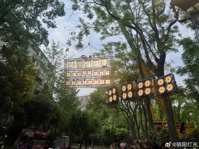 The iQiyi experimental web series In the Human World utilized Sunnyxiao lighting